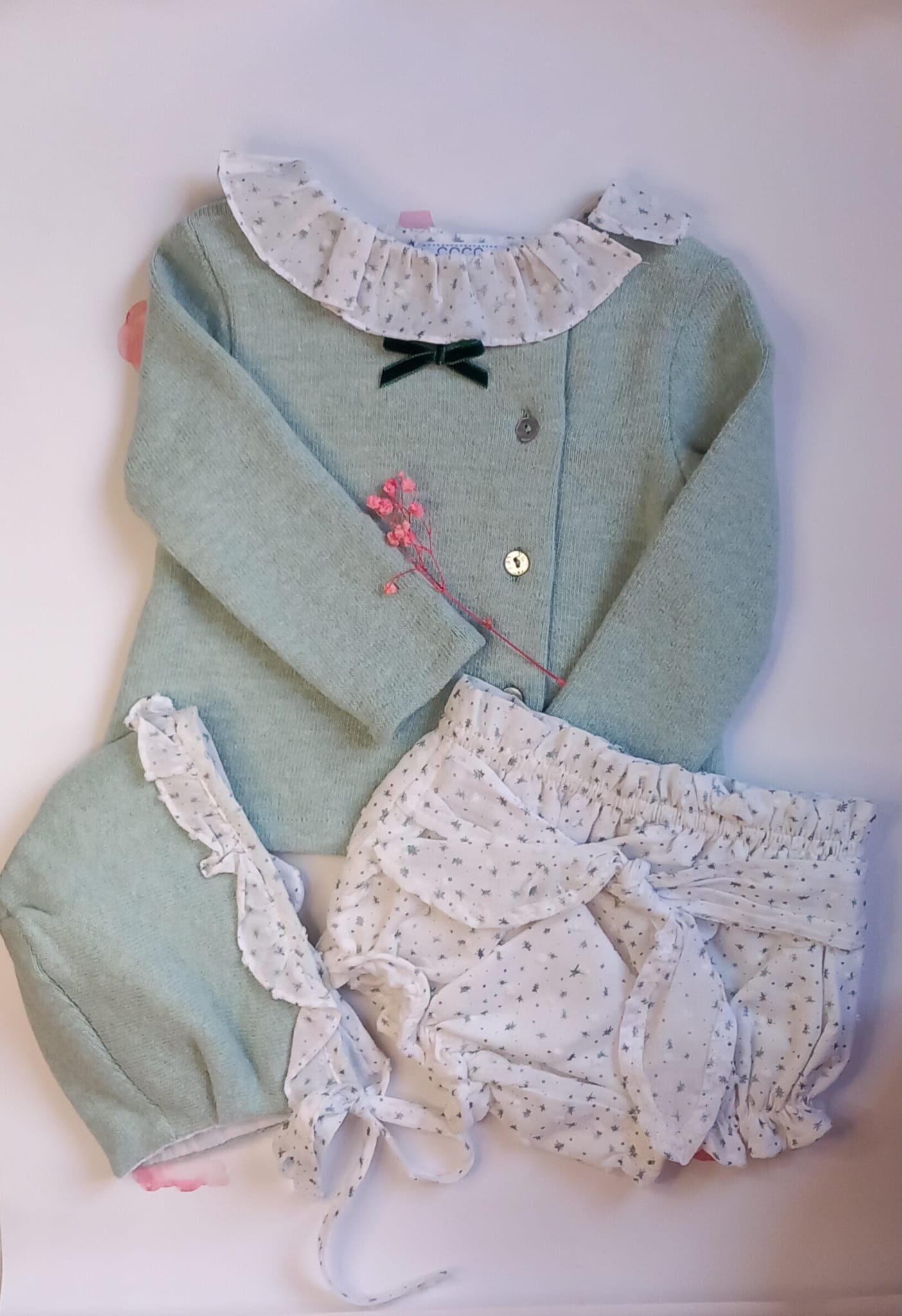 Conjunto tres piezas cubrepañal estrellas color verde agua - Talla 9 meses - Little Abril